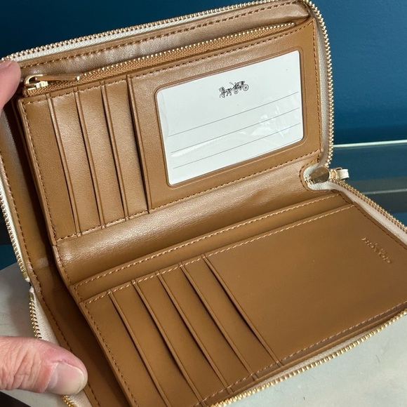 Coach Ombré Quilted Rainbow Medium Zip Around Wallet Chalk 91197 NWOT - Picture 6 of 17